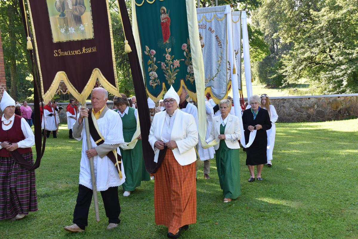 euharistiskā procesija