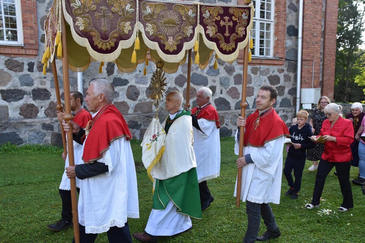 euharistiskā procesija