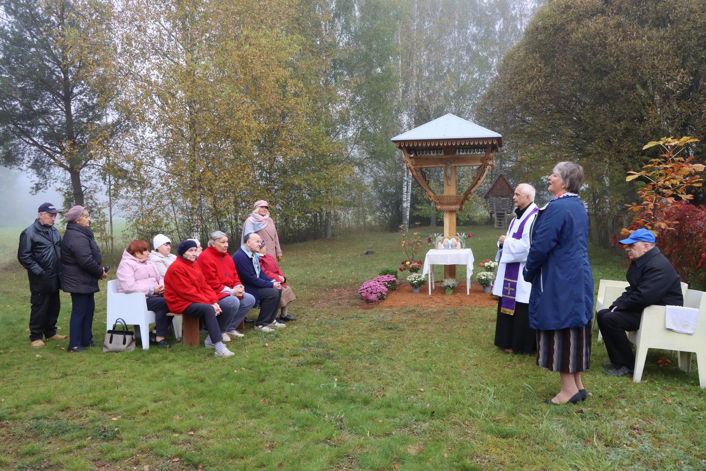 Krucifiksa pasvētīšana pie Vārkavas sociālā aprūpes centra un svētā Mise