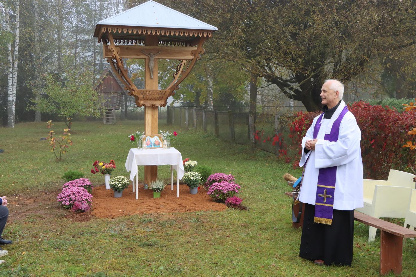 Krucifiksa pasvētīšana pie Vārkavas sociālā aprūpes centra un svētā Mise