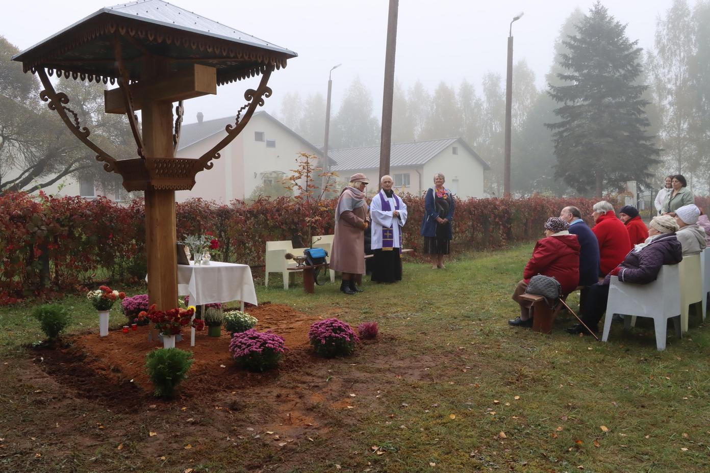 Krucifiksa pasvētīšana pie Vārkavas sociālā aprūpes centra un svētā Mise