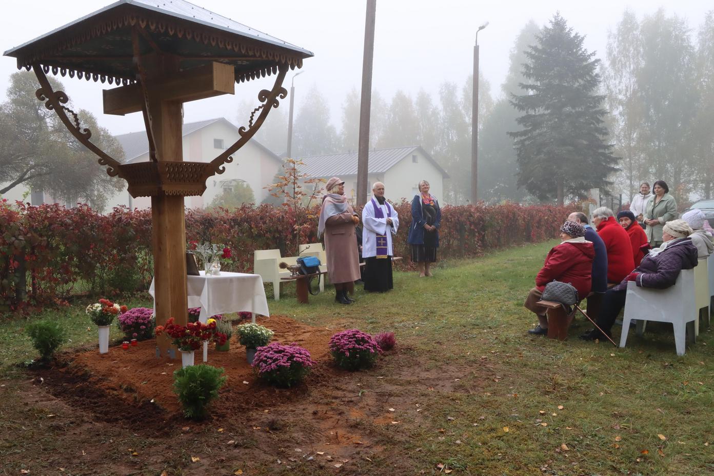 Krucifiksa pasvētīšana pie Vārkavas sociālā aprūpes centra un svētā Mise