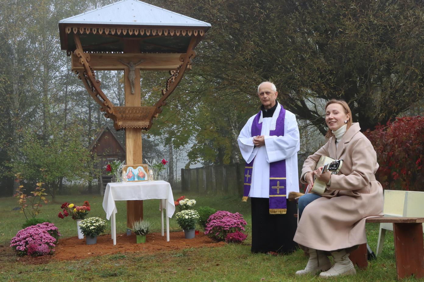 Krucifiksa pasvētīšana pie Vārkavas sociālā aprūpes centra un svētā Mise