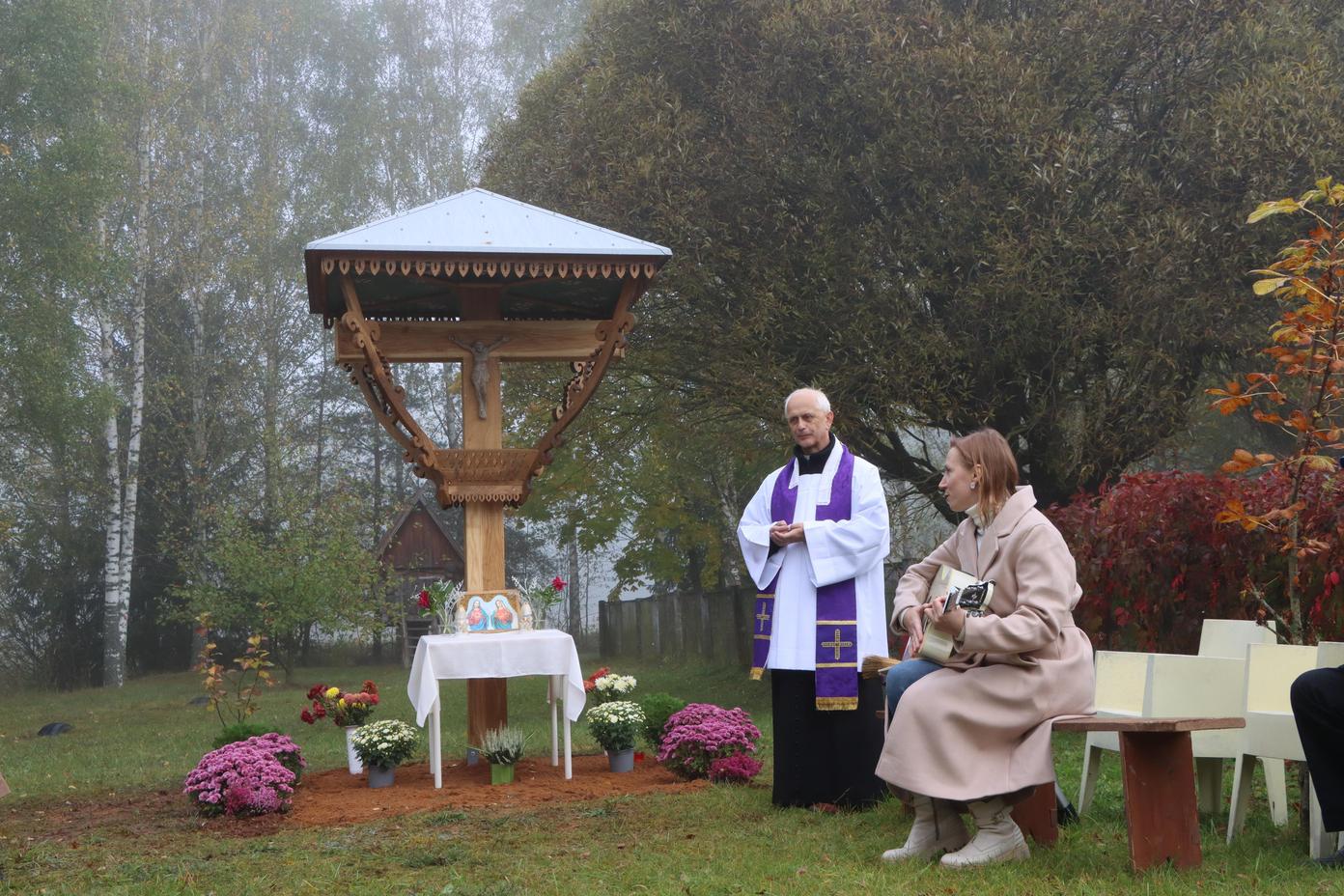 Krucifiksa pasvētīšana pie Vārkavas sociālā aprūpes centra un svētā Mise