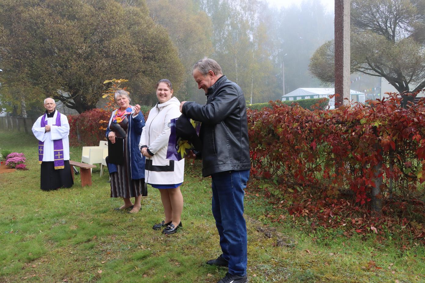 Krucifiksa pasvētīšana pie Vārkavas sociālā aprūpes centra un svētā Mise