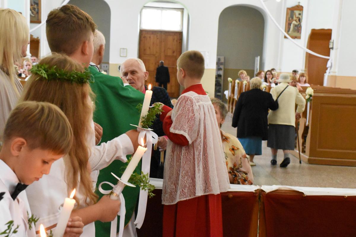 PIRMĀ SVĒTĀ KOMŪNIJA VĀRKAVAS BAZNĪCĀ